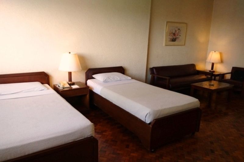 Sunny Bay Suites Manila Exterior foto