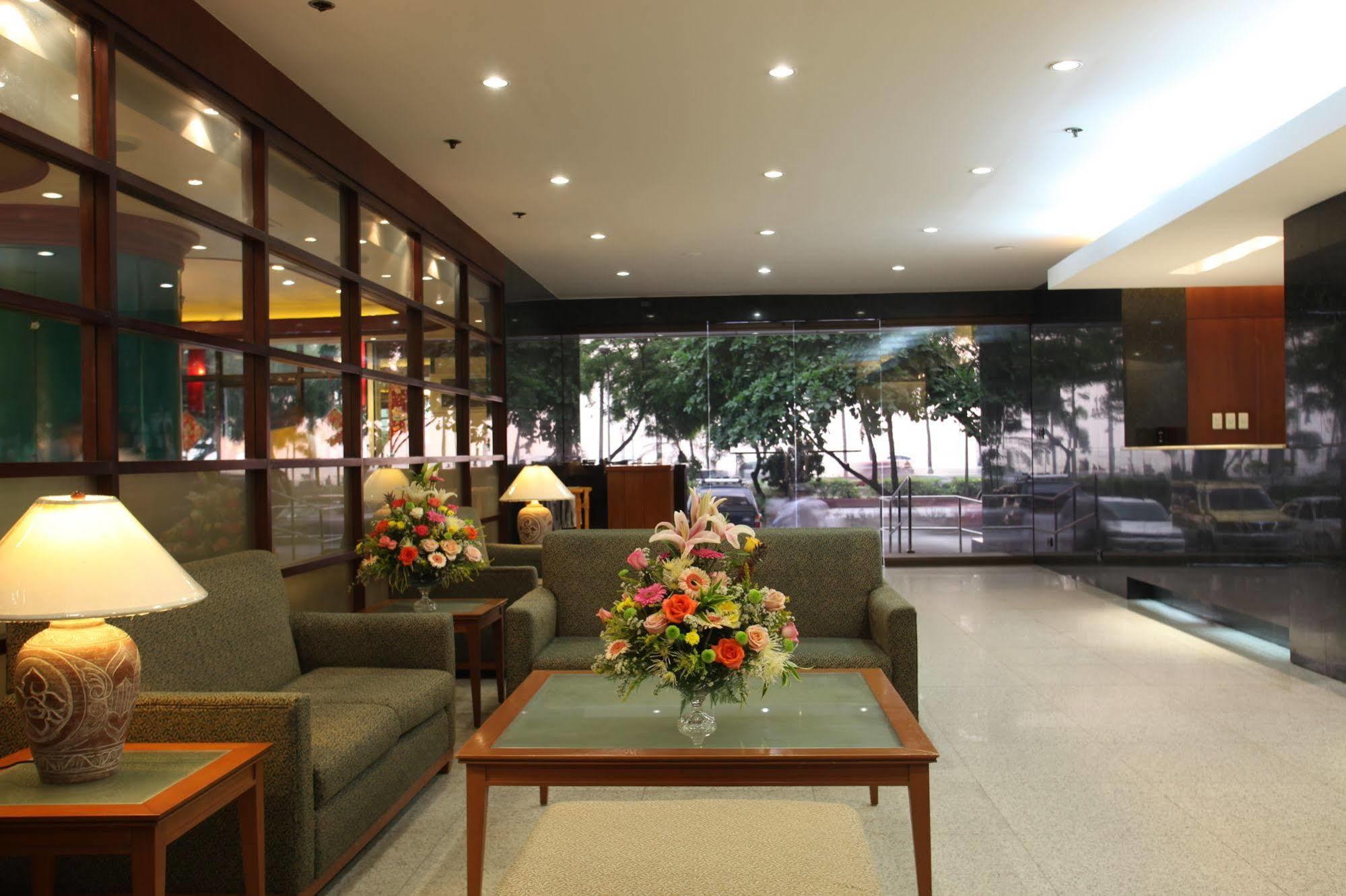 Sunny Bay Suites Manila Exterior foto