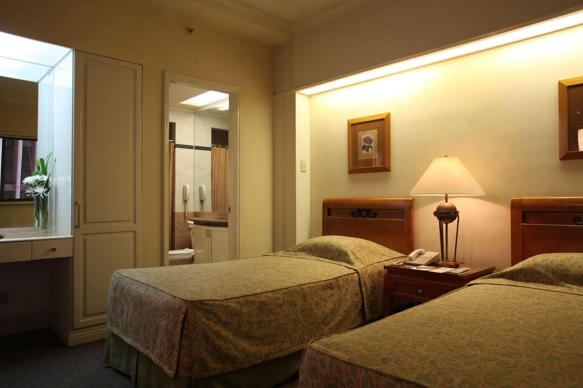 Sunny Bay Suites Manila Exterior foto