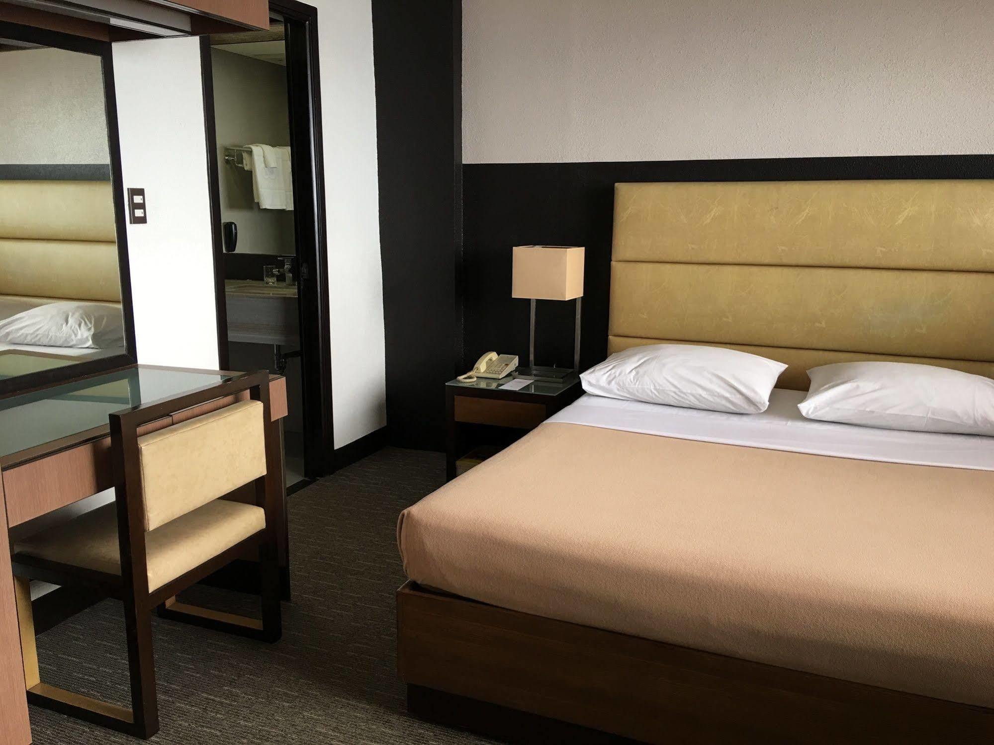 Sunny Bay Suites Manila Exterior foto