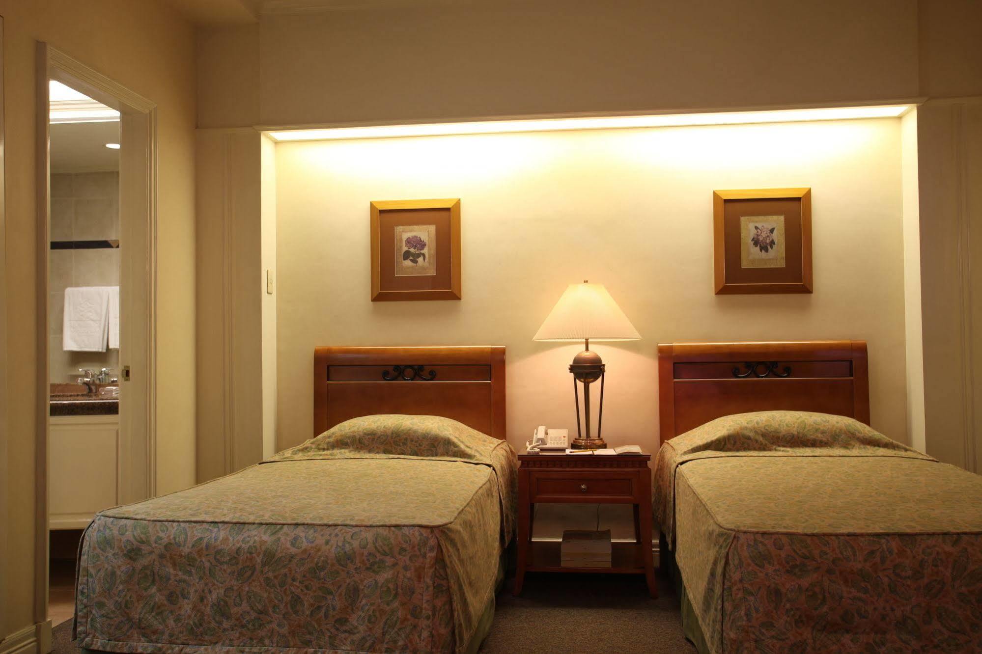 Sunny Bay Suites Manila Exterior foto